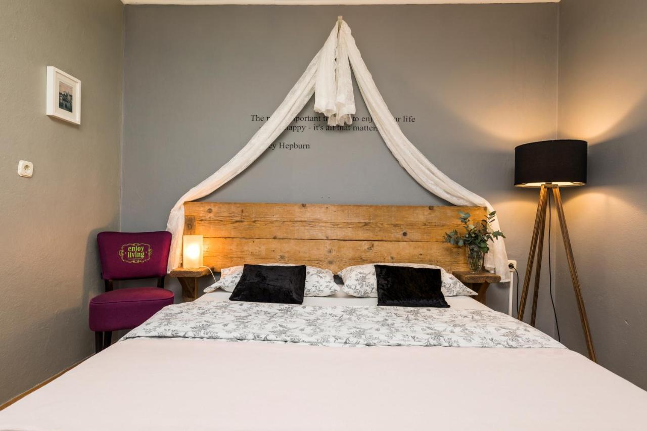 مالي لوشينغْ Alaburic Rooms & Apartment المظهر الخارجي الصورة