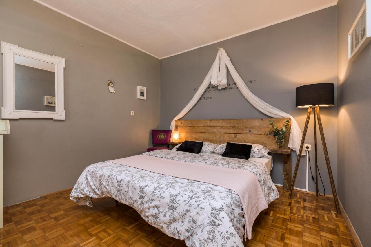 مالي لوشينغْ Alaburic Rooms & Apartment المظهر الخارجي الصورة