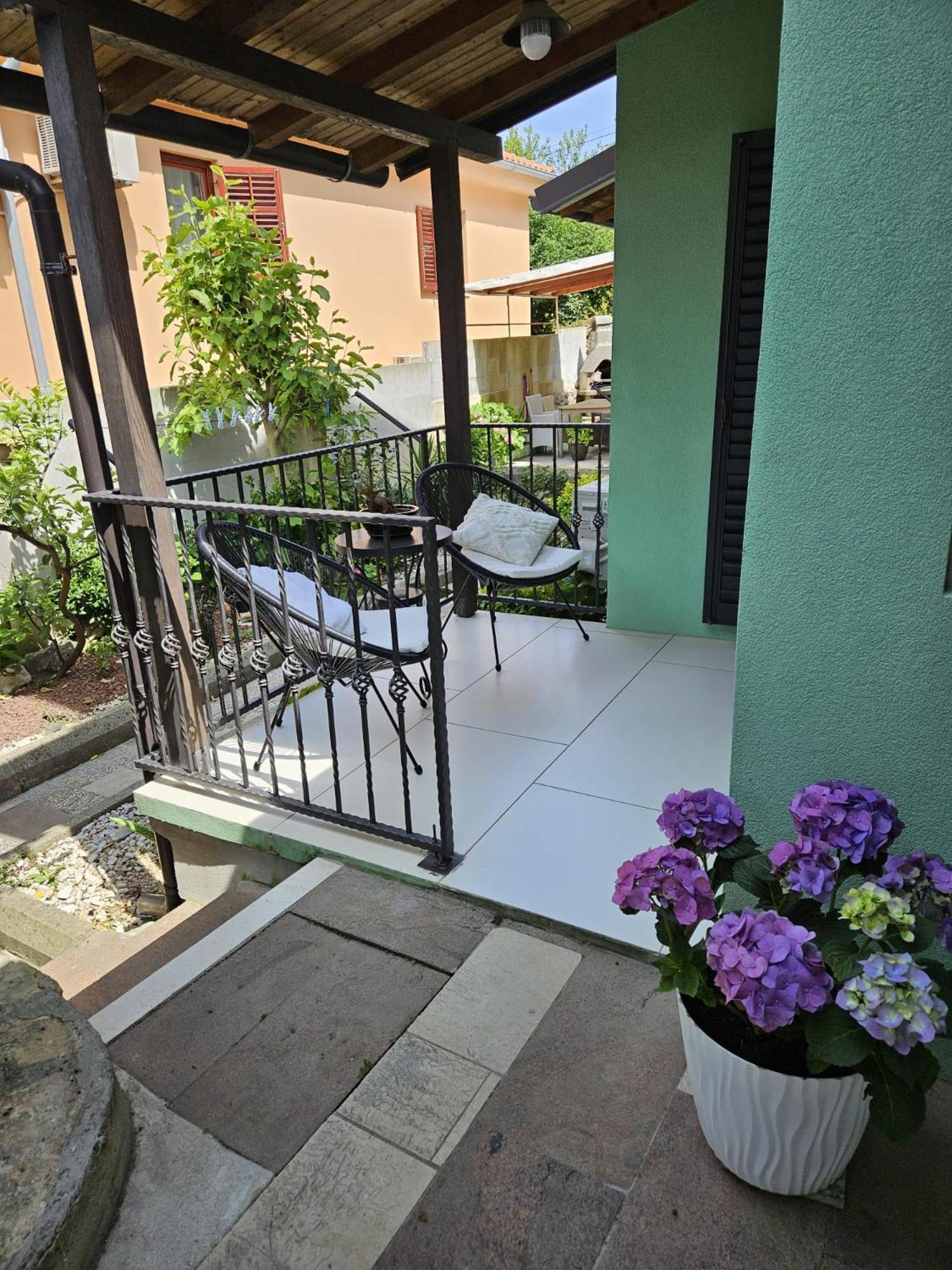 مالي لوشينغْ Alaburic Rooms & Apartment المظهر الخارجي الصورة